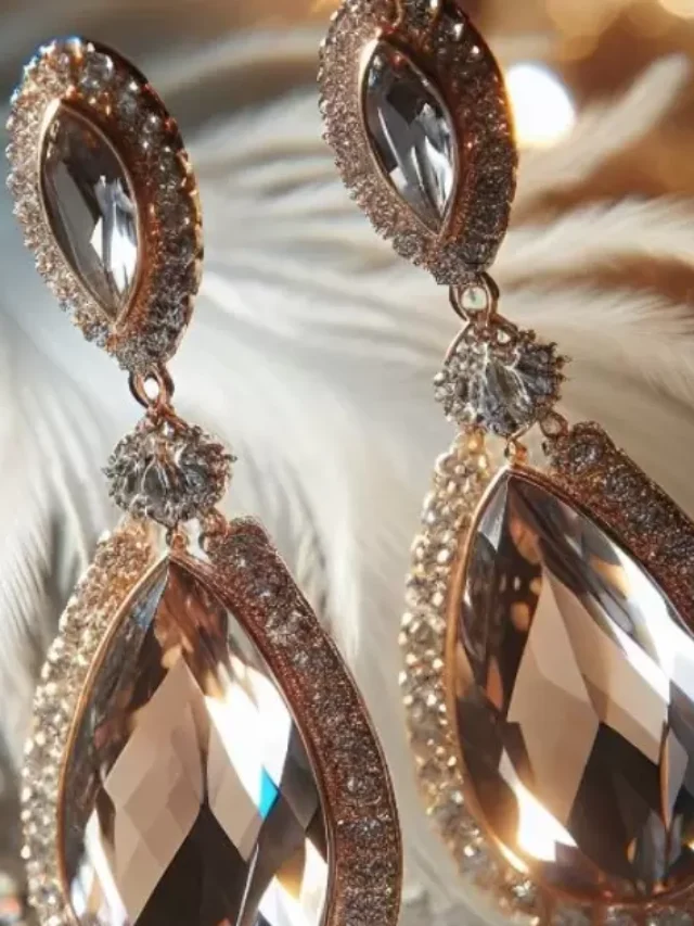 What Necklace To Wear With Dangling Earrings?