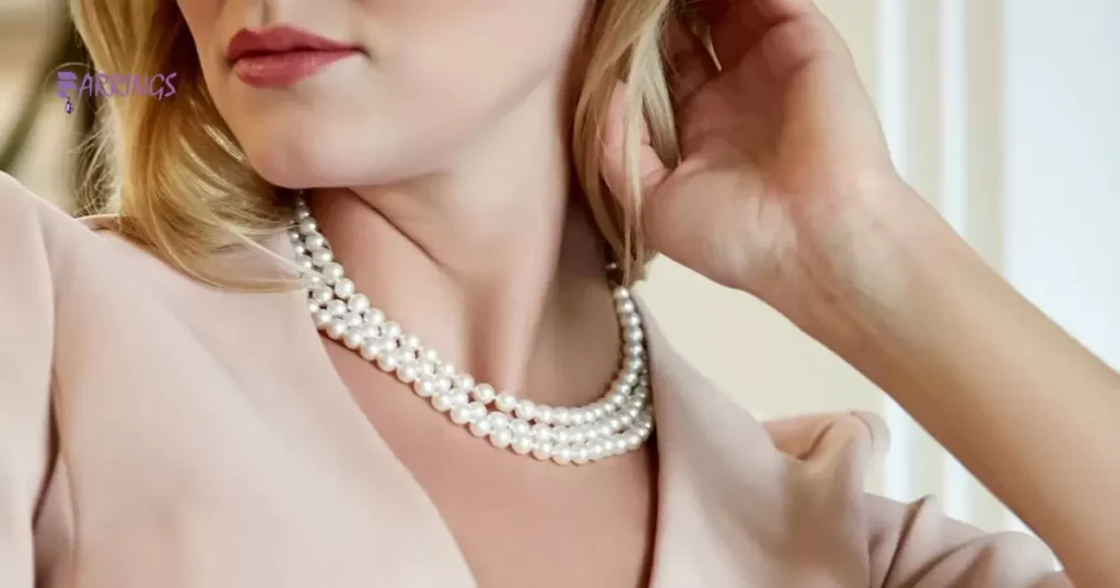 The Girl with the Pearl Necklace Grand Tour