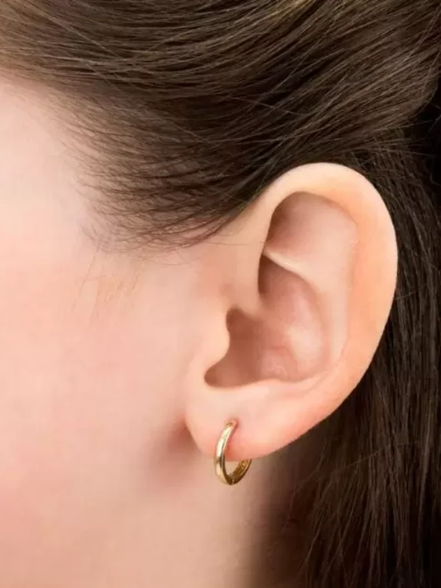 How To Put On Huggie Hoop Earrings?